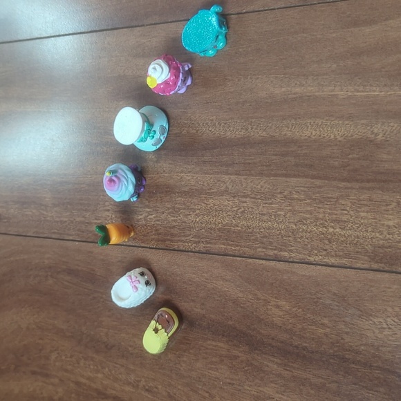 Shopkins Set - Picture 1 of 10